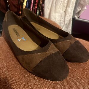 Classique Women's Brown Flats